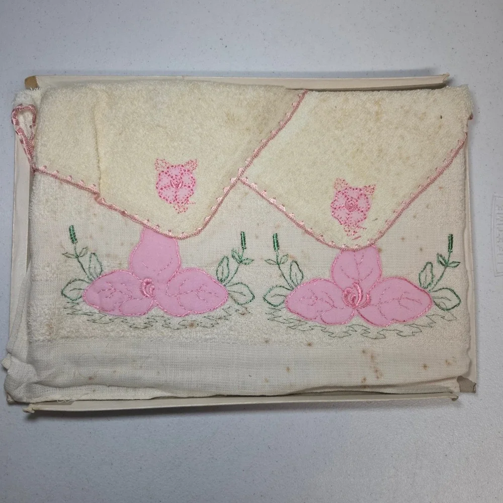 Vintage Pink Floral Embroidered Towel Set Cream Cotton w Gift Box Grandma‎ core